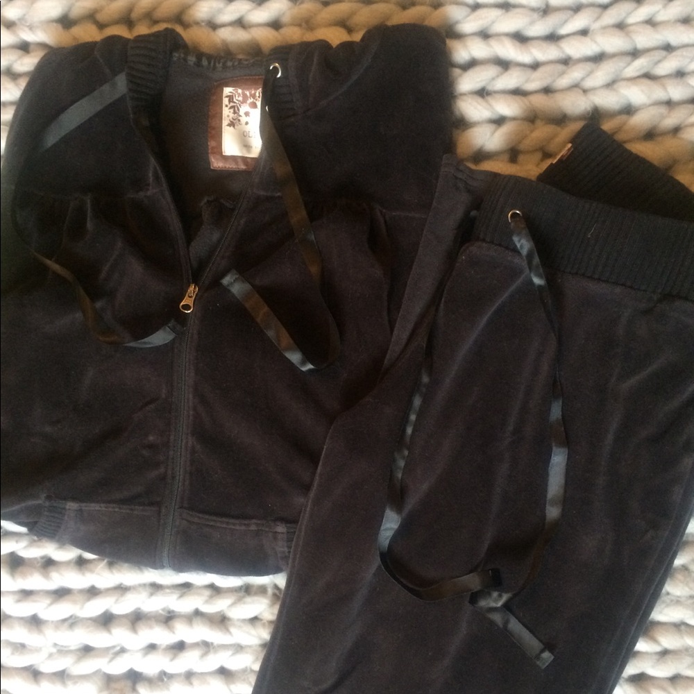 Matching maternity sweatpants and hoodie